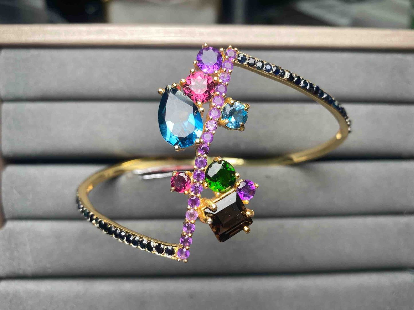 A15090 Topaz Bangle