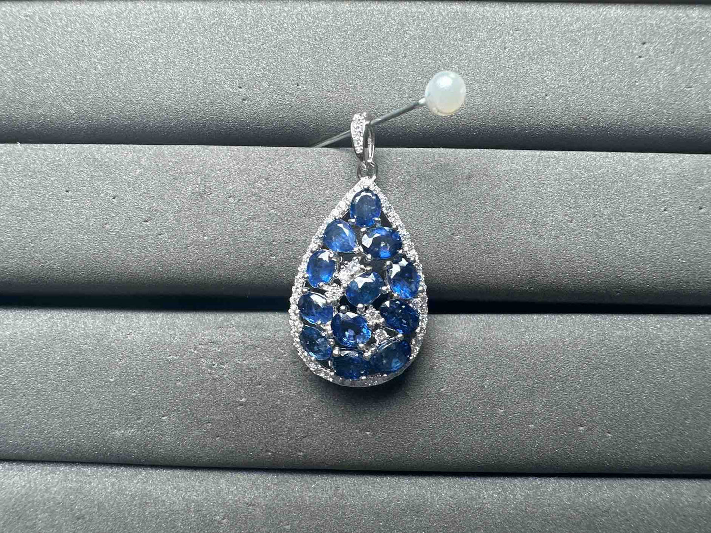 A15115 Sapphire Pendant