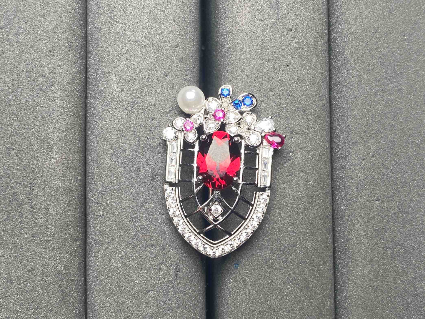 A15142 Garnet brooch