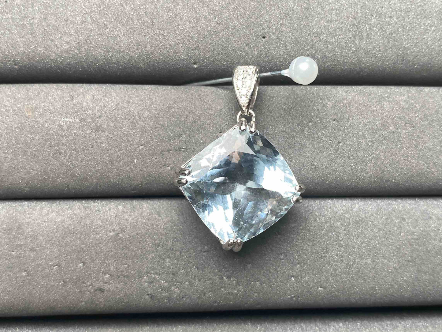 A15247 Aquamarine Pendant