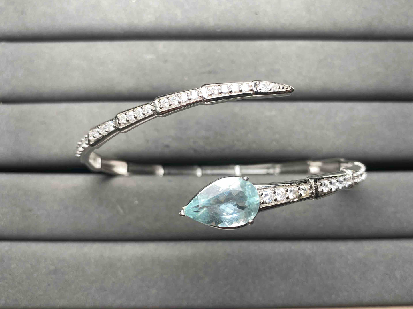 A15259 Aquamarine Bangle