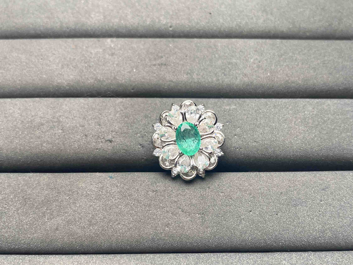 A15268 Emerald Pendant
