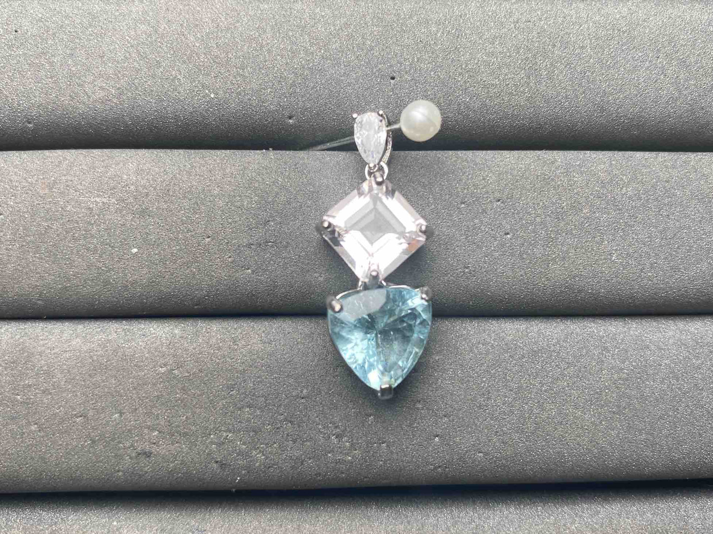 A15303 Aquamarine Pendant