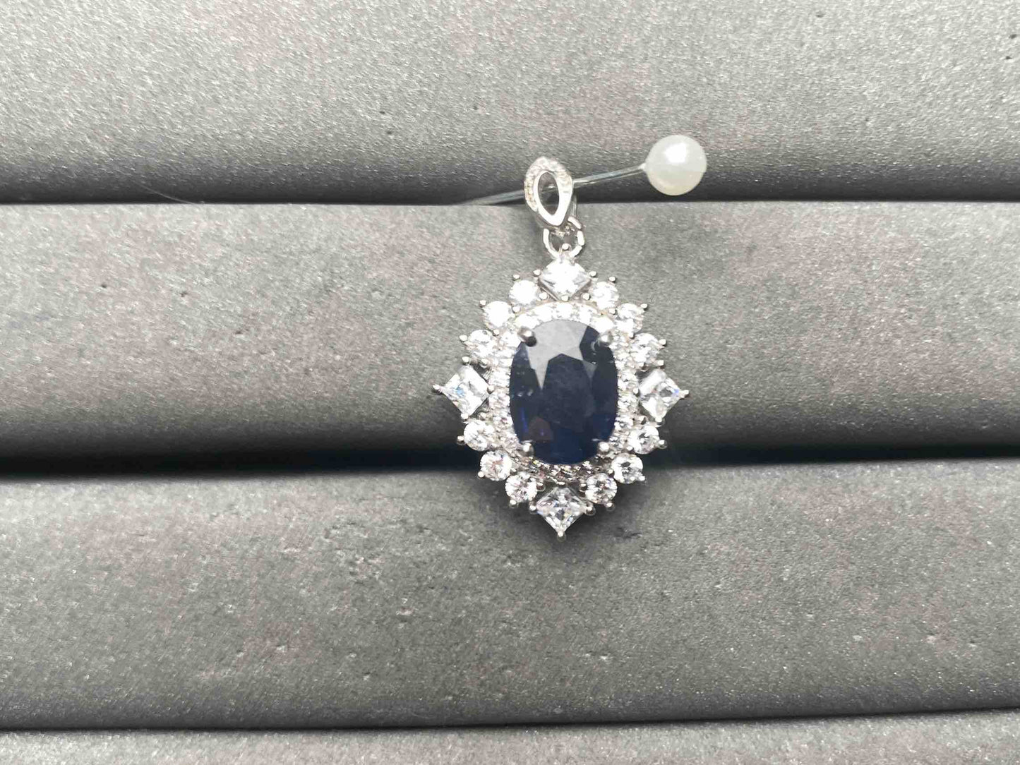 A15337 Sapphire Pendant