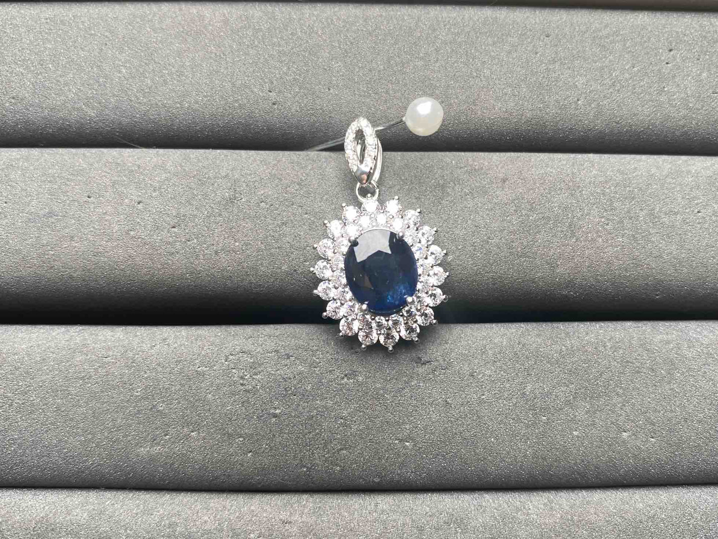 A15339 Sapphire Pendant