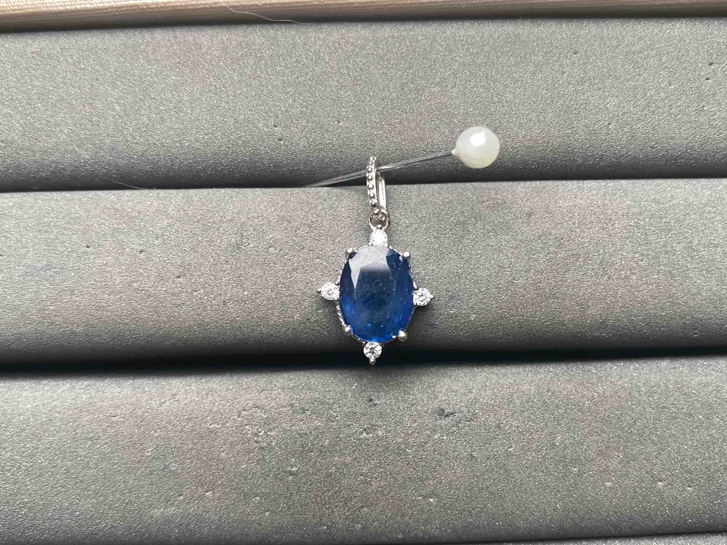 A15343 Sapphire Pendant