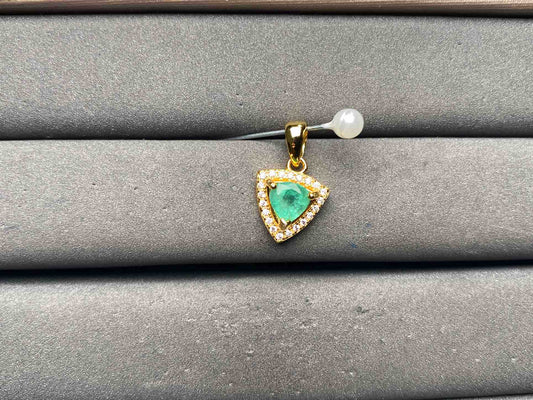 A15366 Emerald Pendant