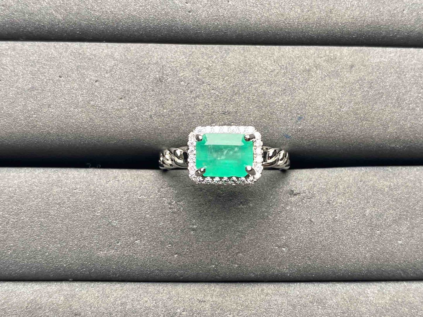 A15373 Emerald Ring