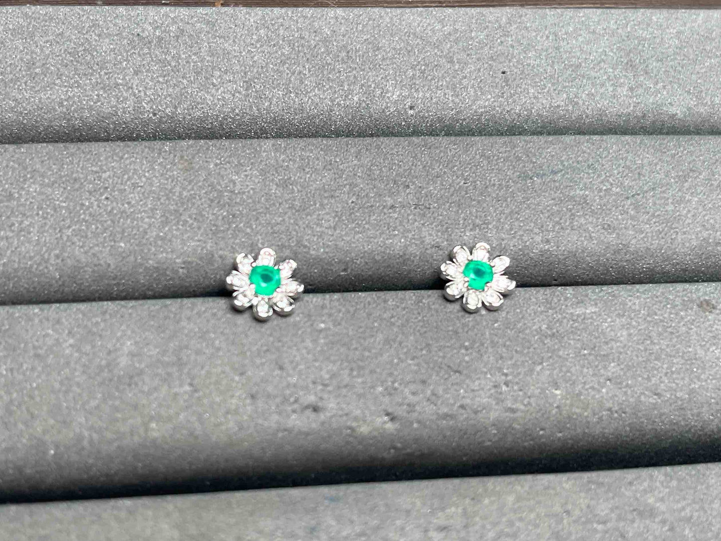 A15586 Green Agate Earrings