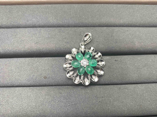 A15621 Emerald Pendant