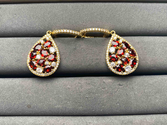 A15657 Garnet Earrings