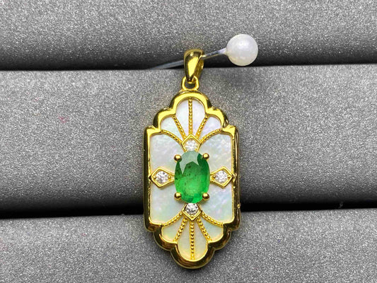 A1608 Emerald Pendant