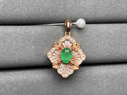 A1642 Emerald Pendant