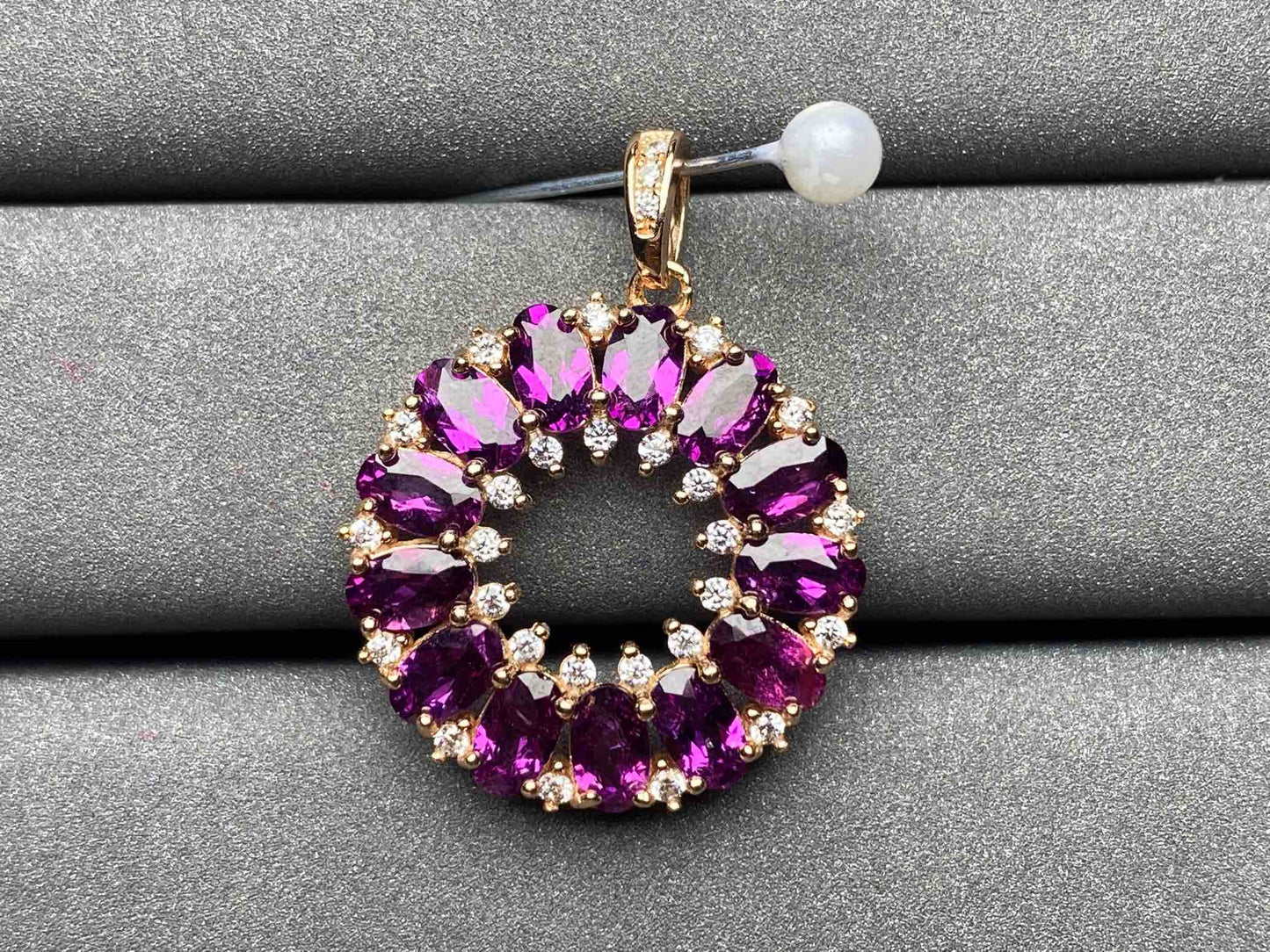 A1822 Garnet Pendant