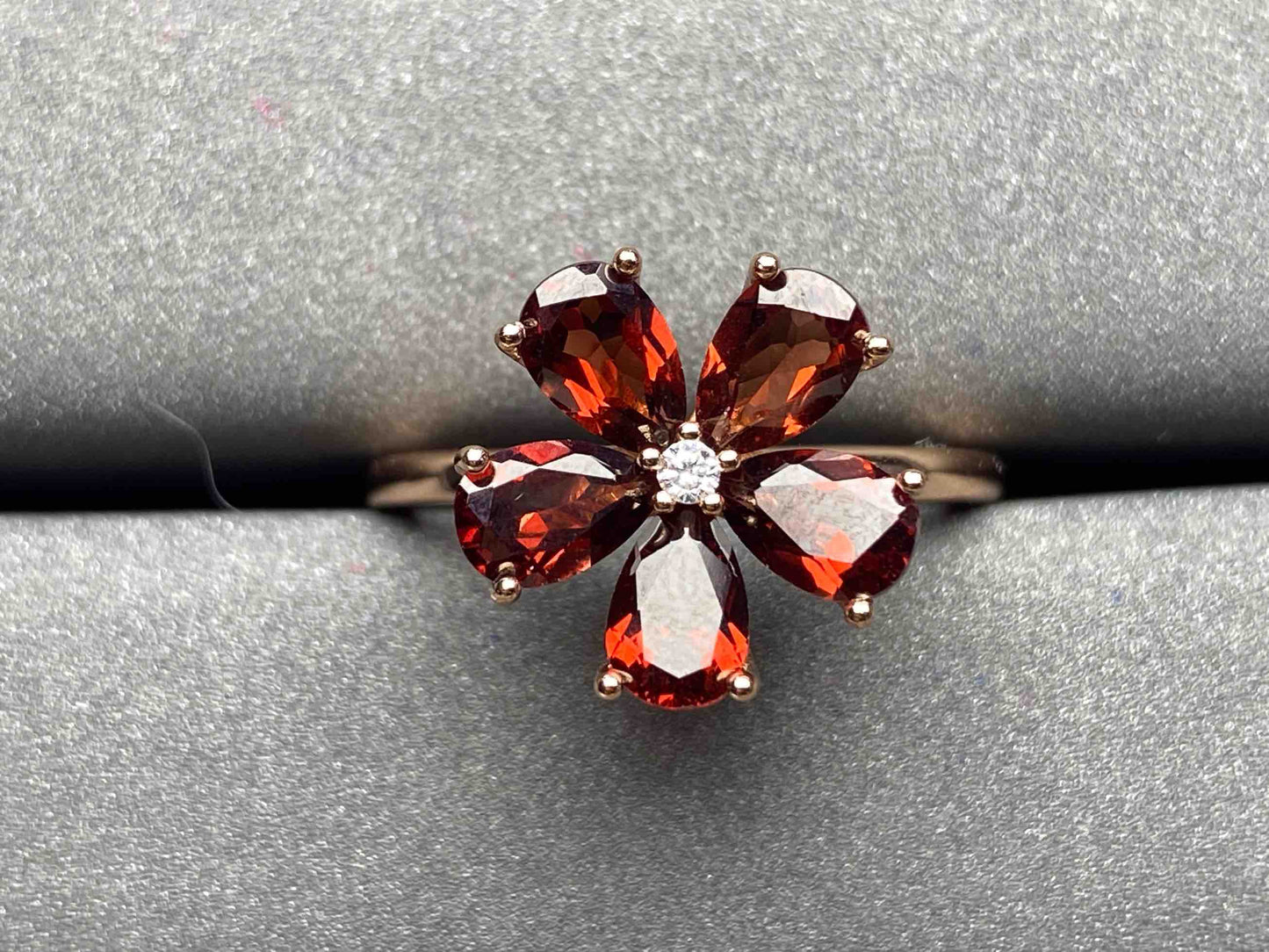 A1829 Garnet Ring