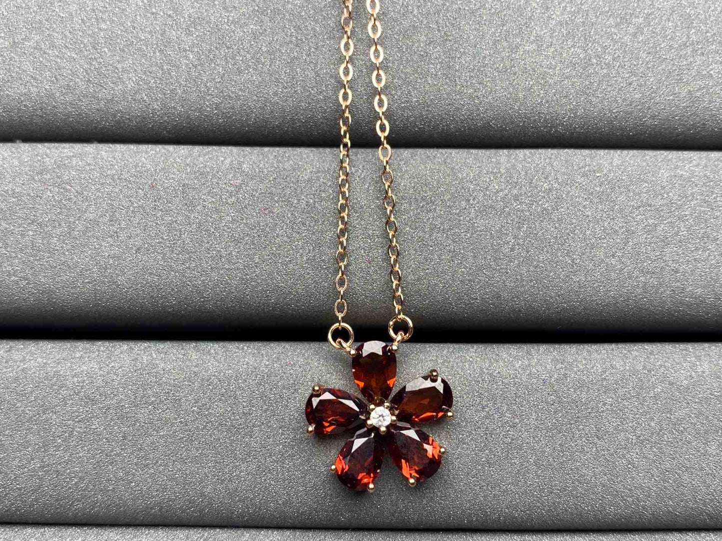 A1835 Garnet Necklace