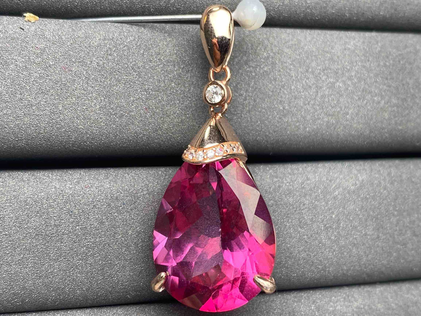 A1909 Topaz Pendant