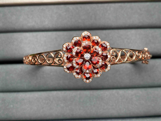 A1942 Garnet Bangle
