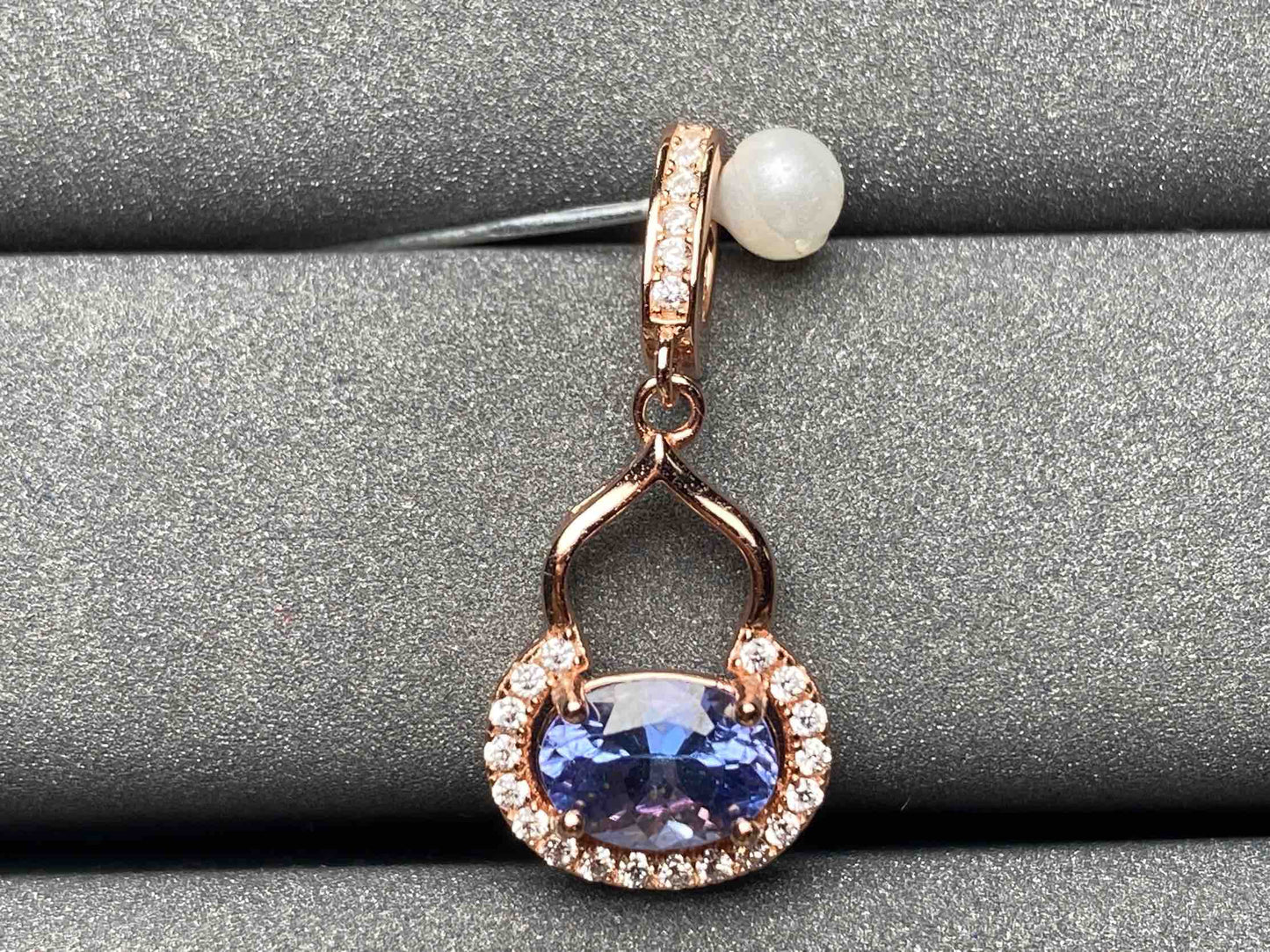 A2003 Tanzanite Pendant