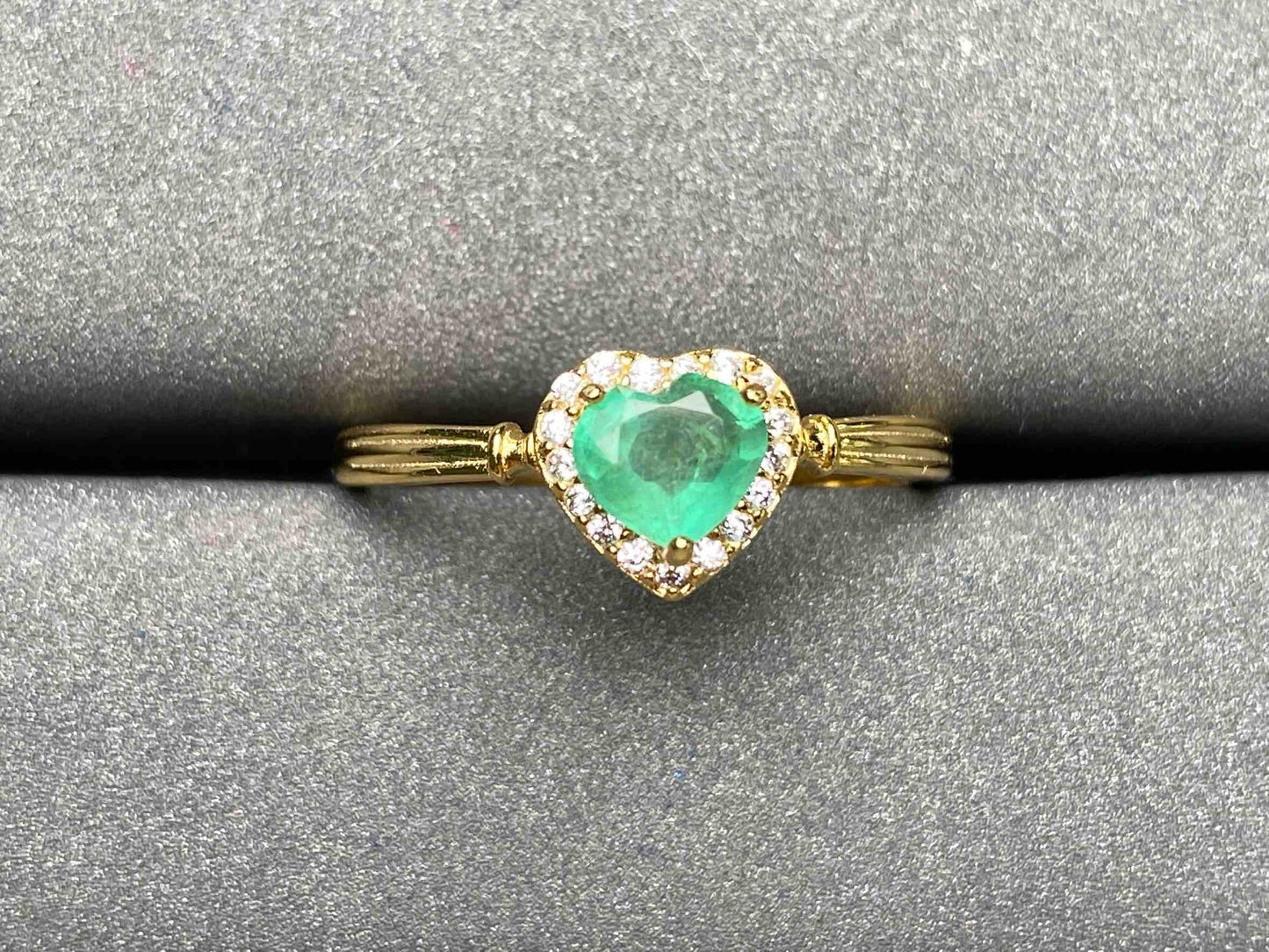 A2106 Emerald Ring