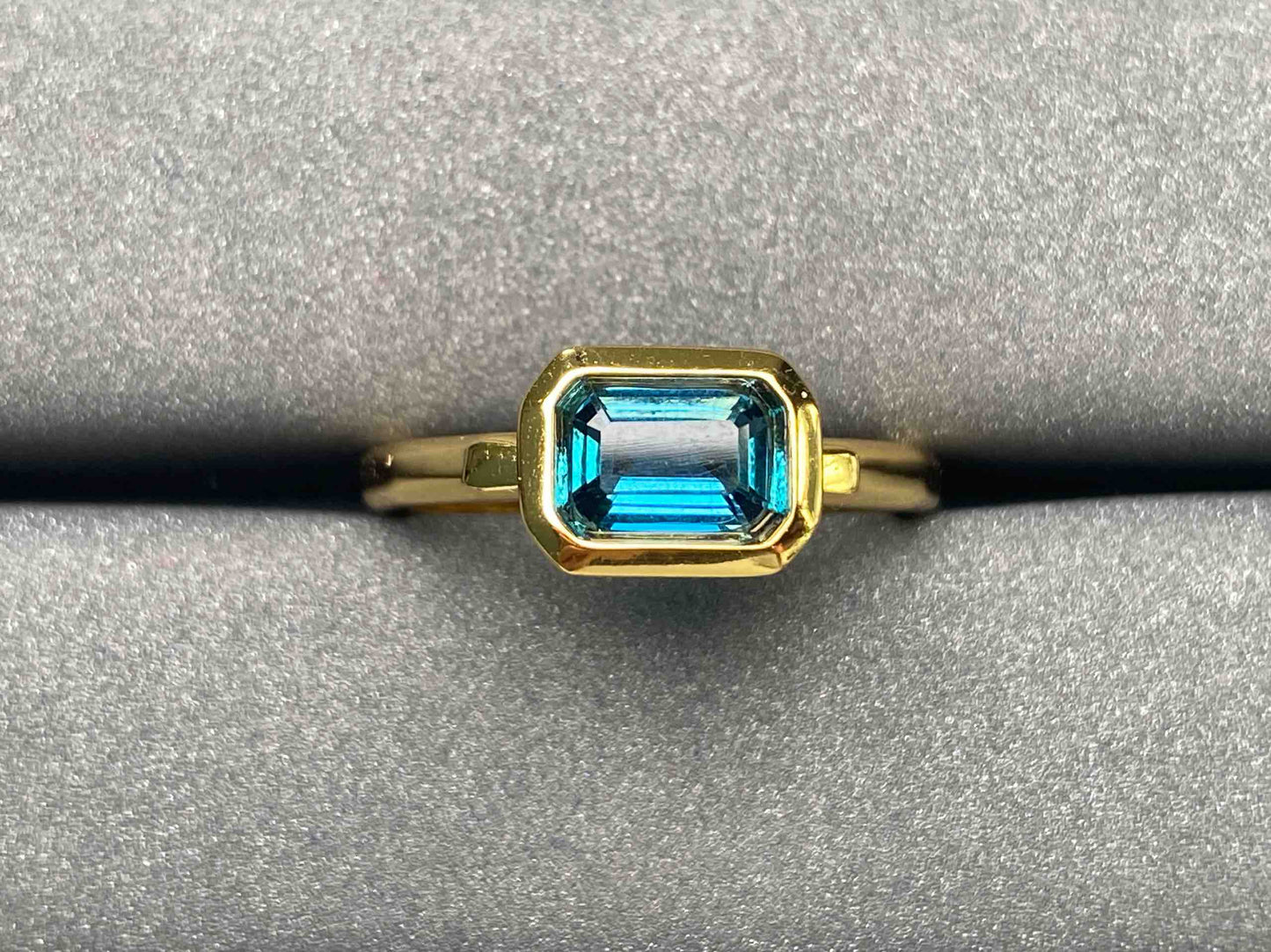 A2137 Topaz Ring