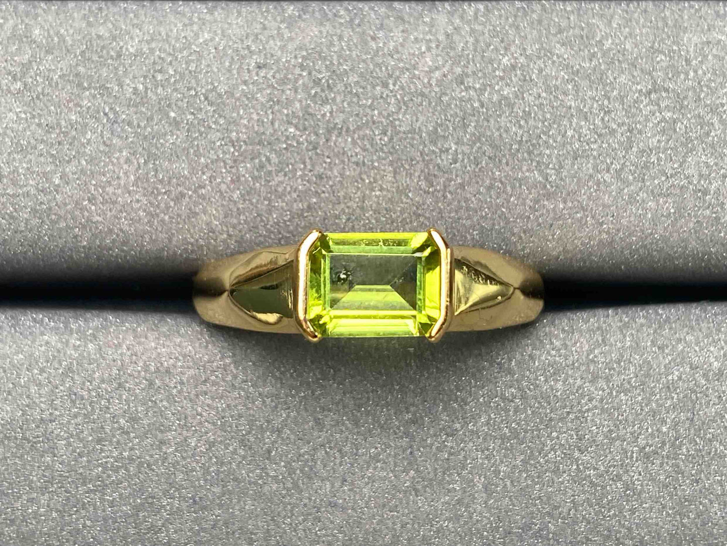 A2201 Peridot Ring