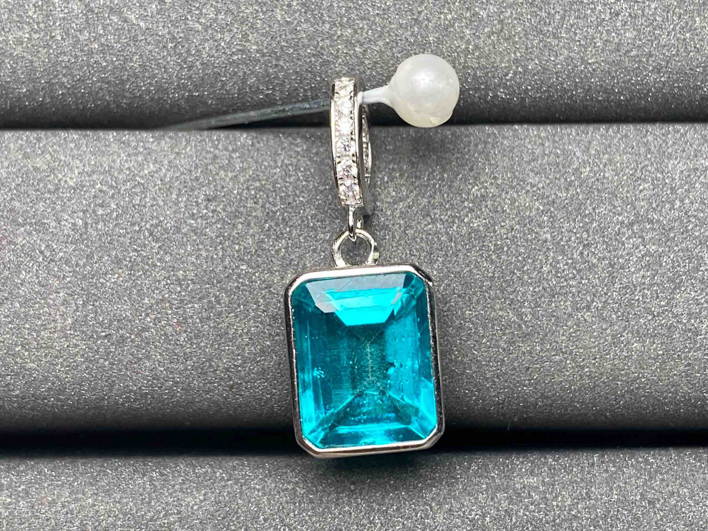 A2231 Topaz Pendant