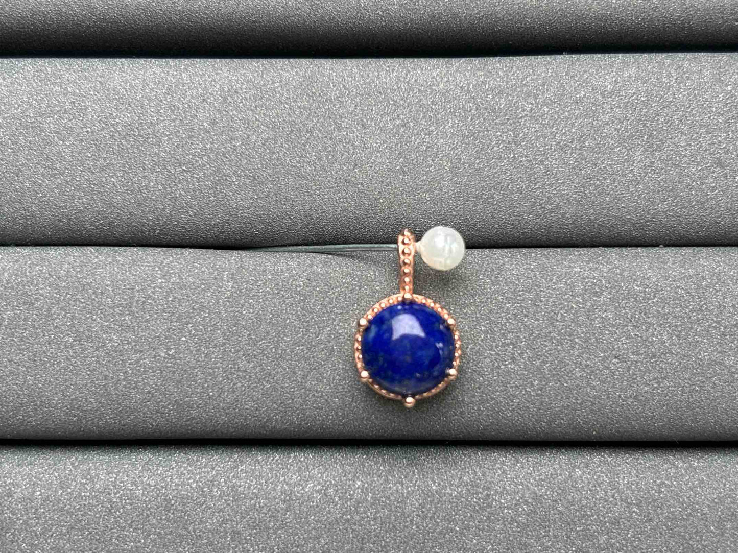 A2335 Lapis lazuli Pendant