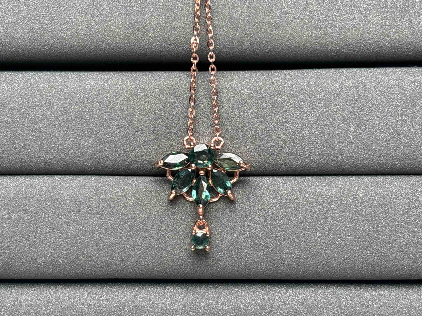 A2487 Teal Sapphire Necklace