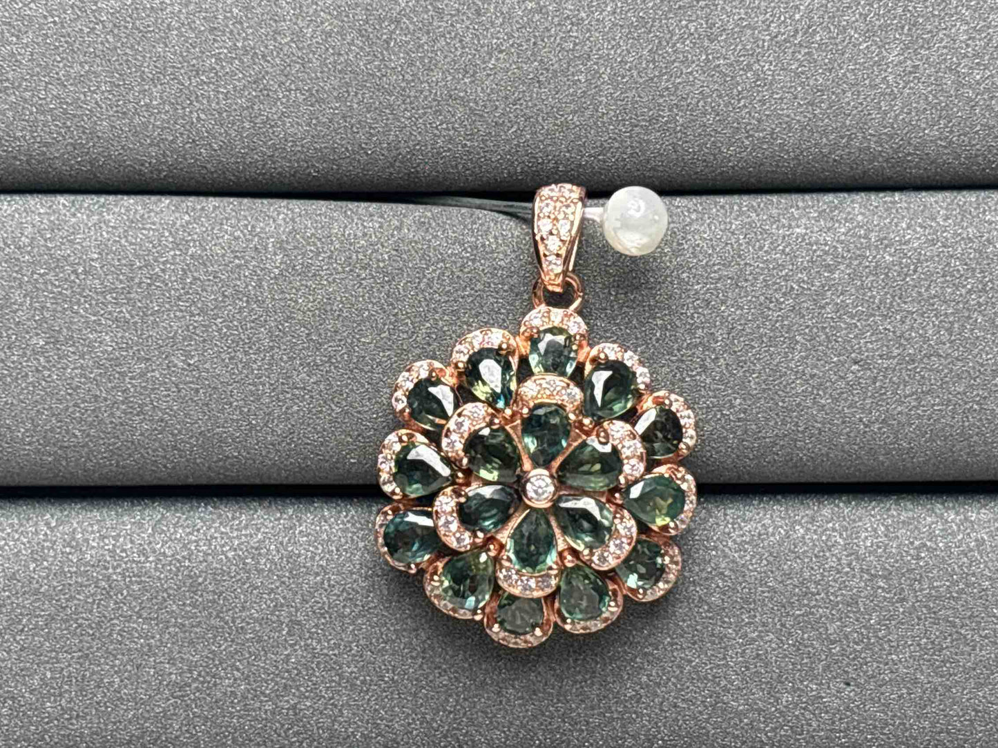 A2490 Teal Sapphire Pendant