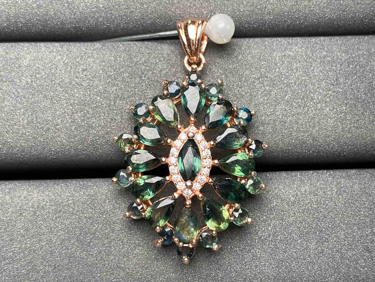 A2655 Teal Sapphire Pendant