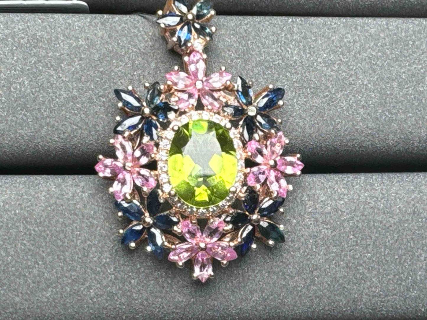 A2712 Peridot Pendant