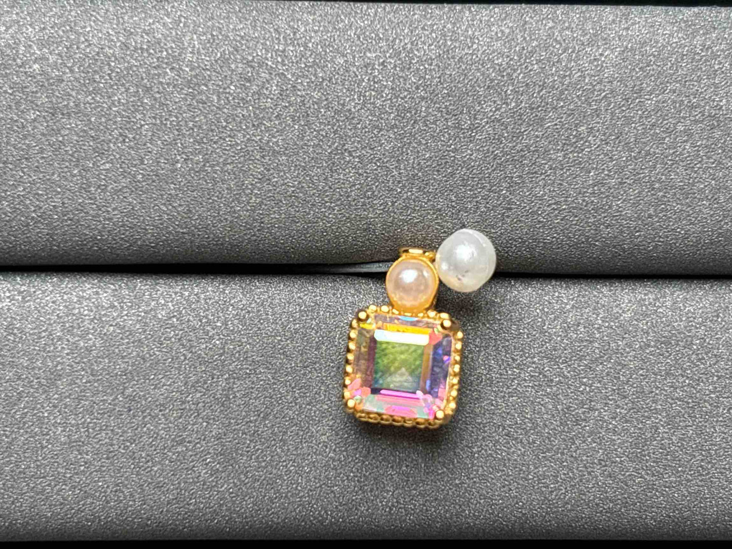 A2749 Aura Quarz Pendant