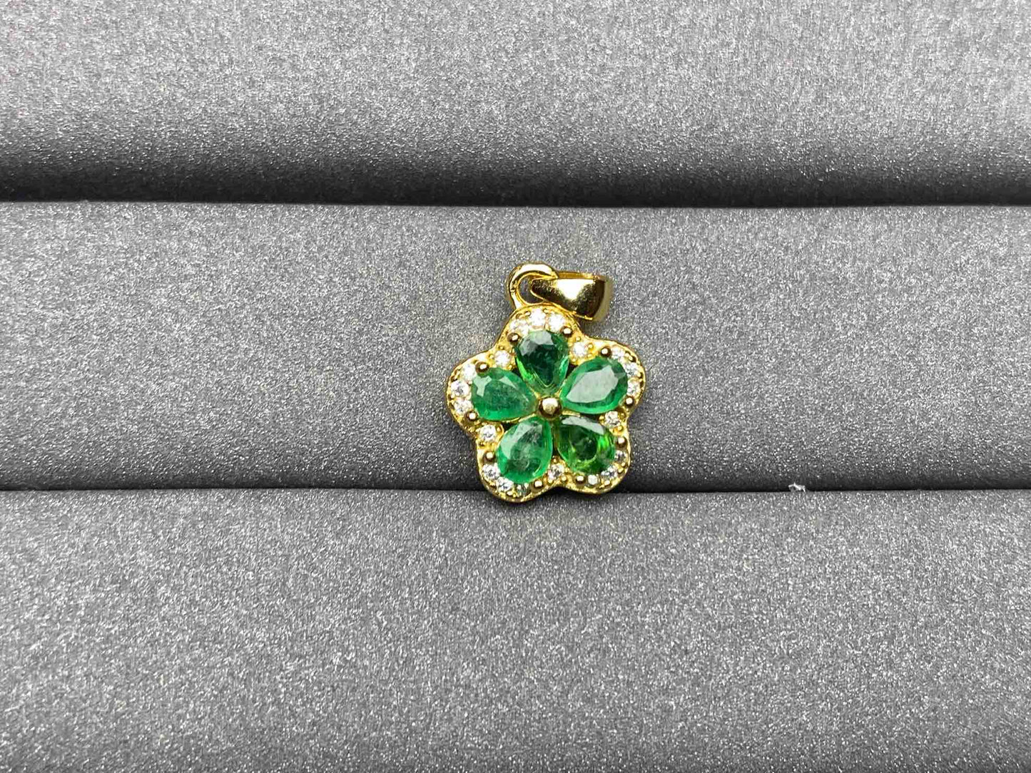 A280 Emerald Pendant