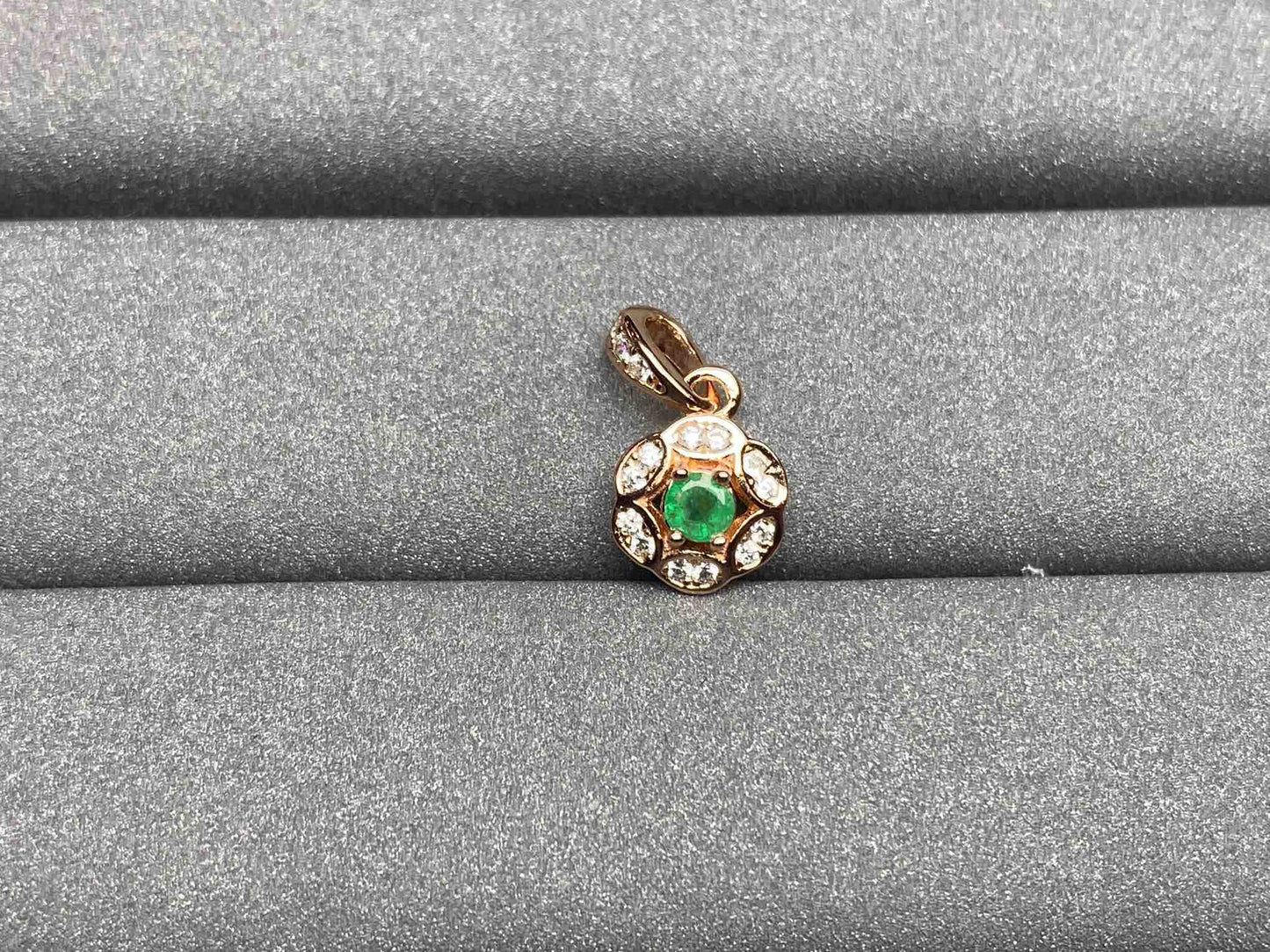 A287 Emerald Pendant