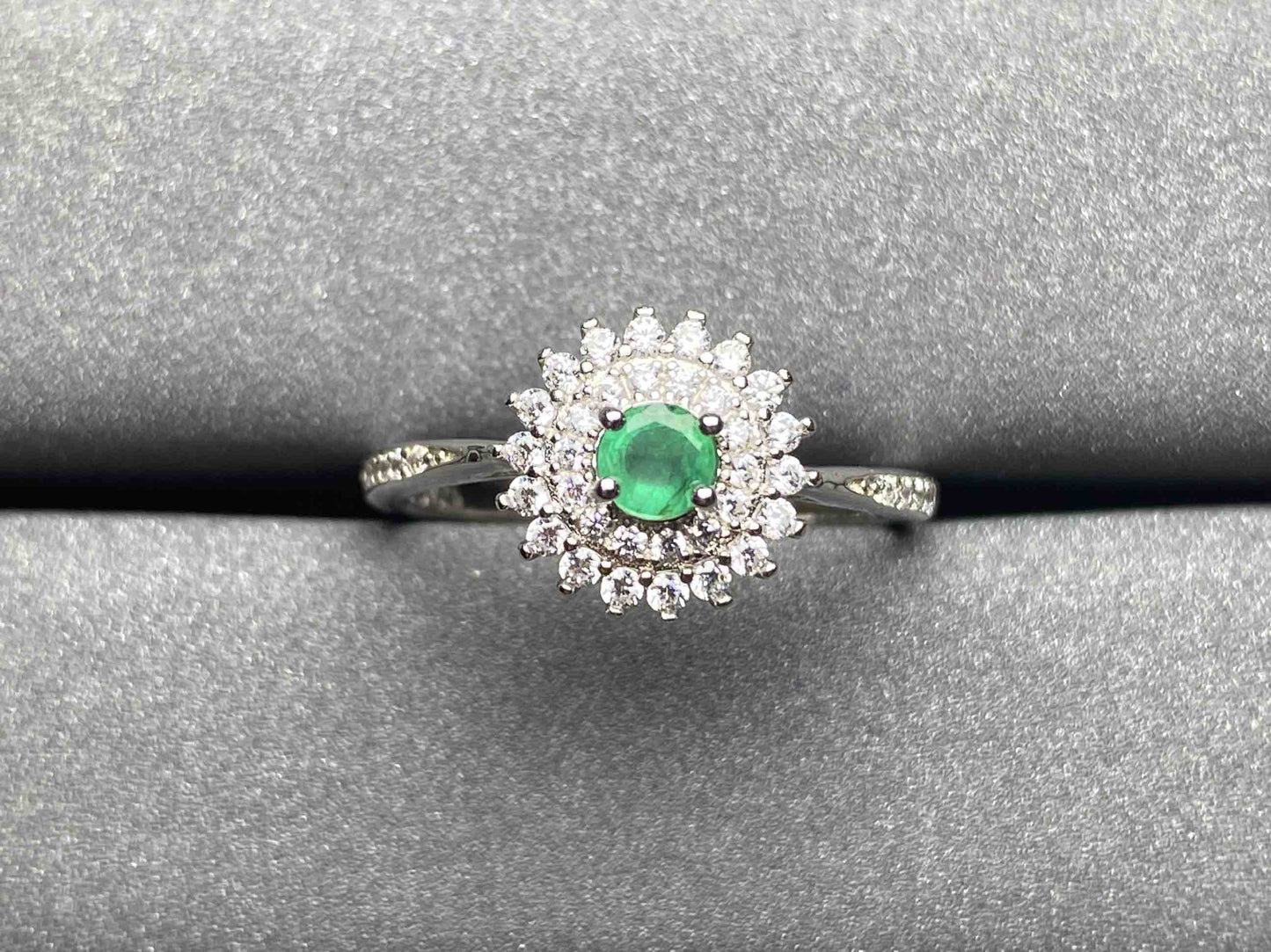 A302 Emerald Ring