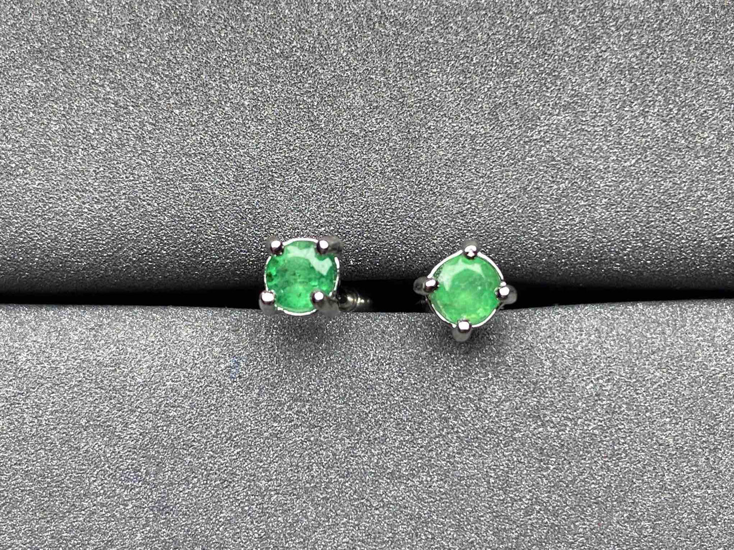 A323 Emerald Earrings