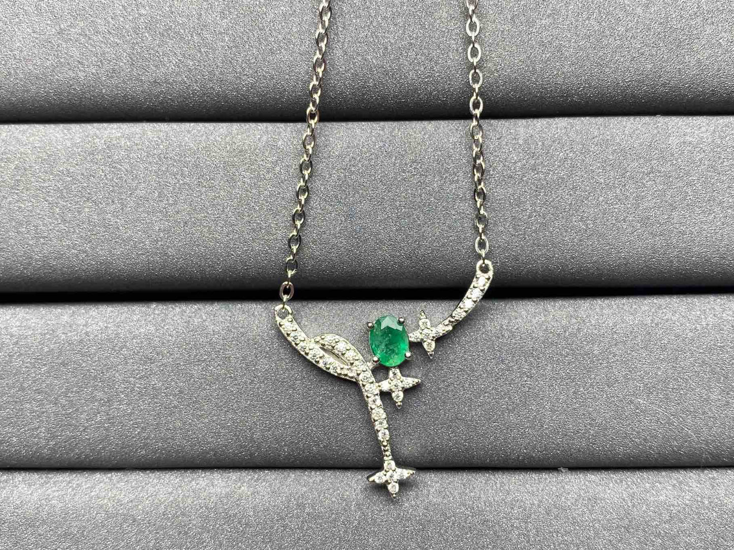 A339 Emerald Necklace