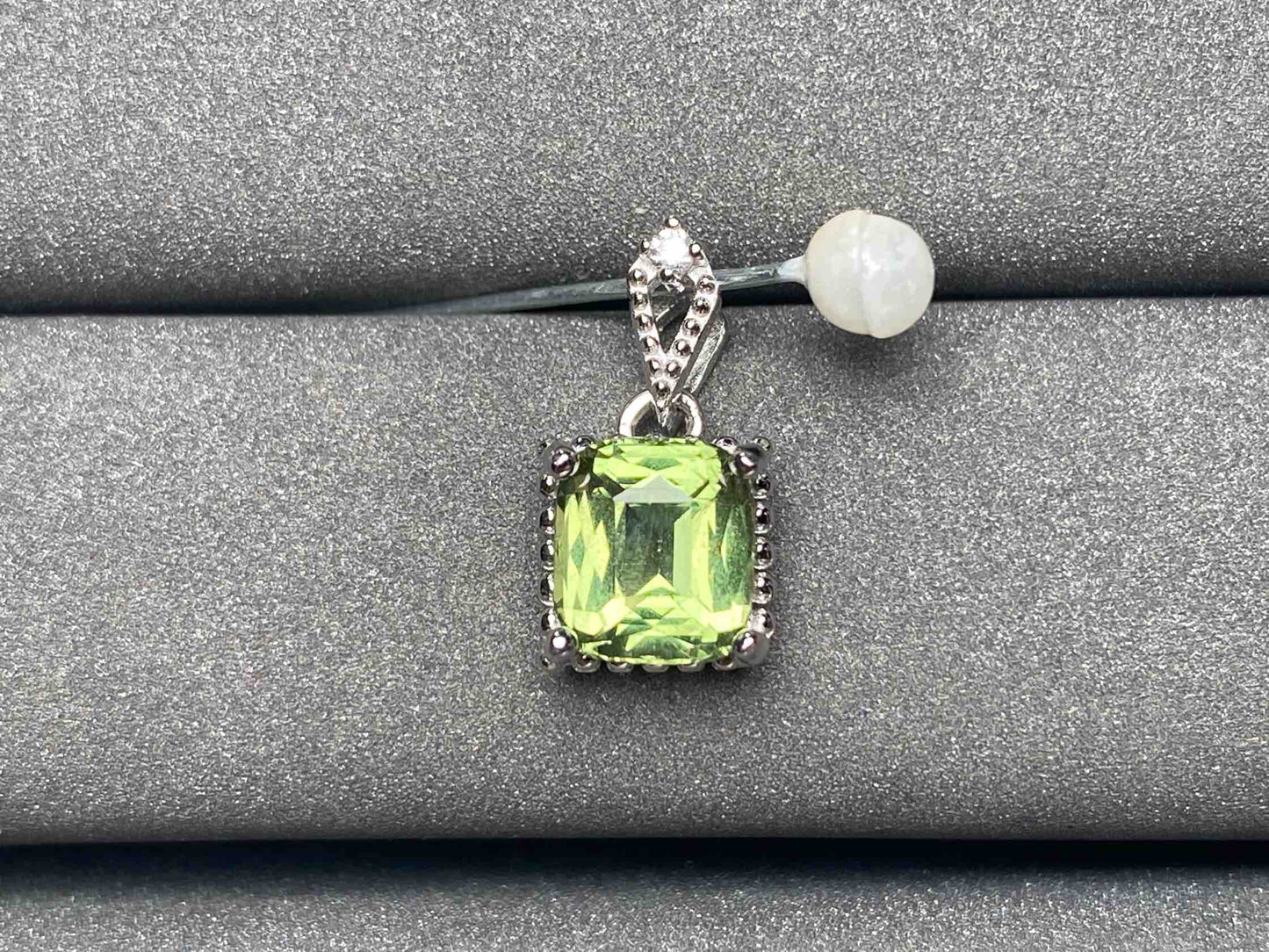 A3438 Green apatite Pendant