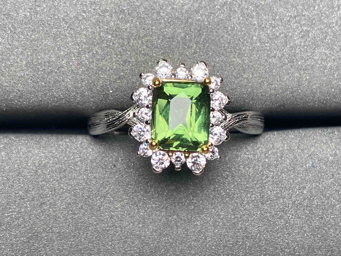 A3448 Green apatite Ring