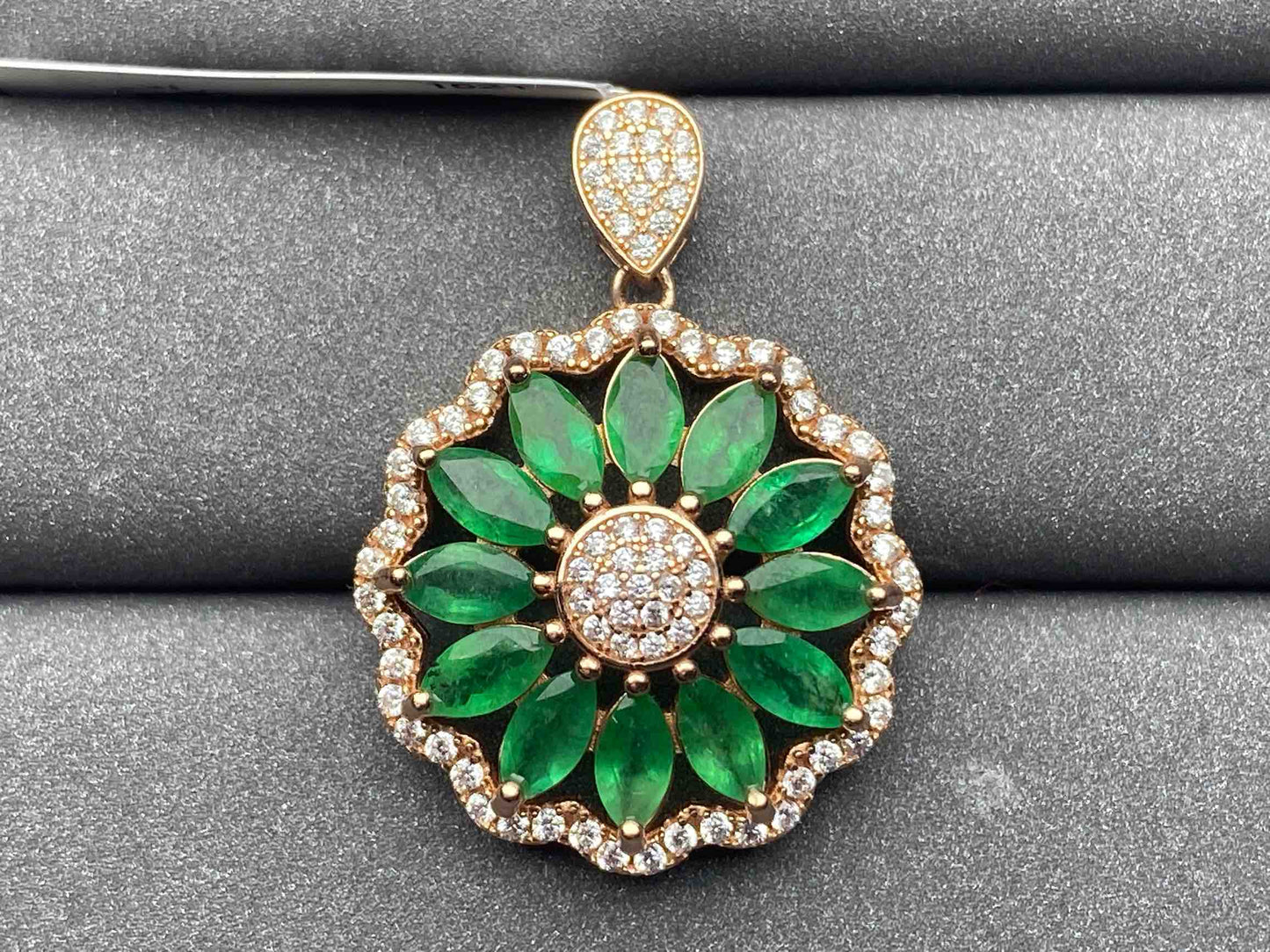 A3514 Emerald Pendant