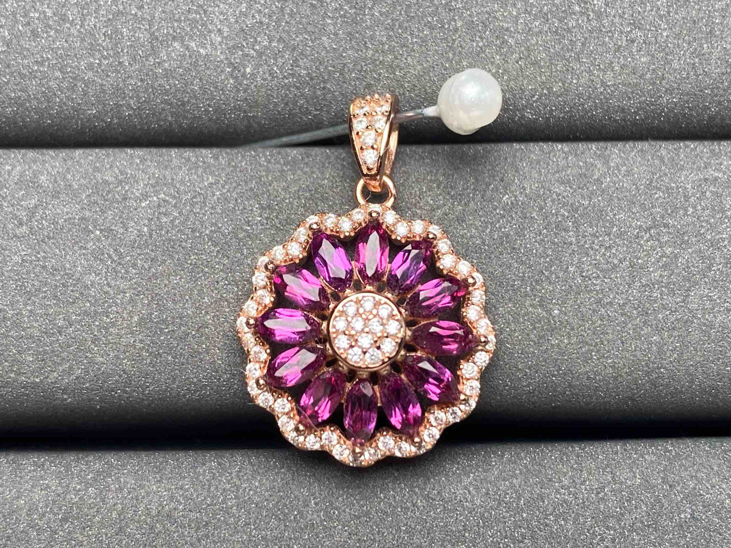 A3525 Garnet Pendant