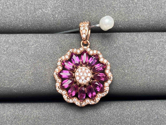 A3525 Garnet Pendant
