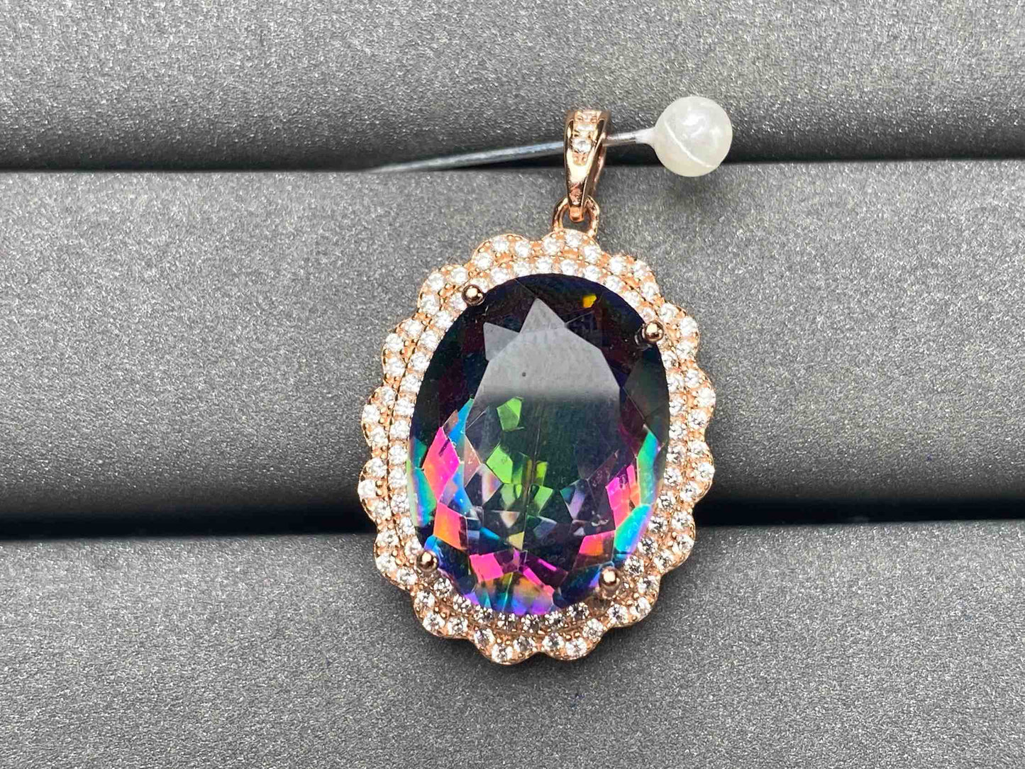 A3670 Topaz Pendant