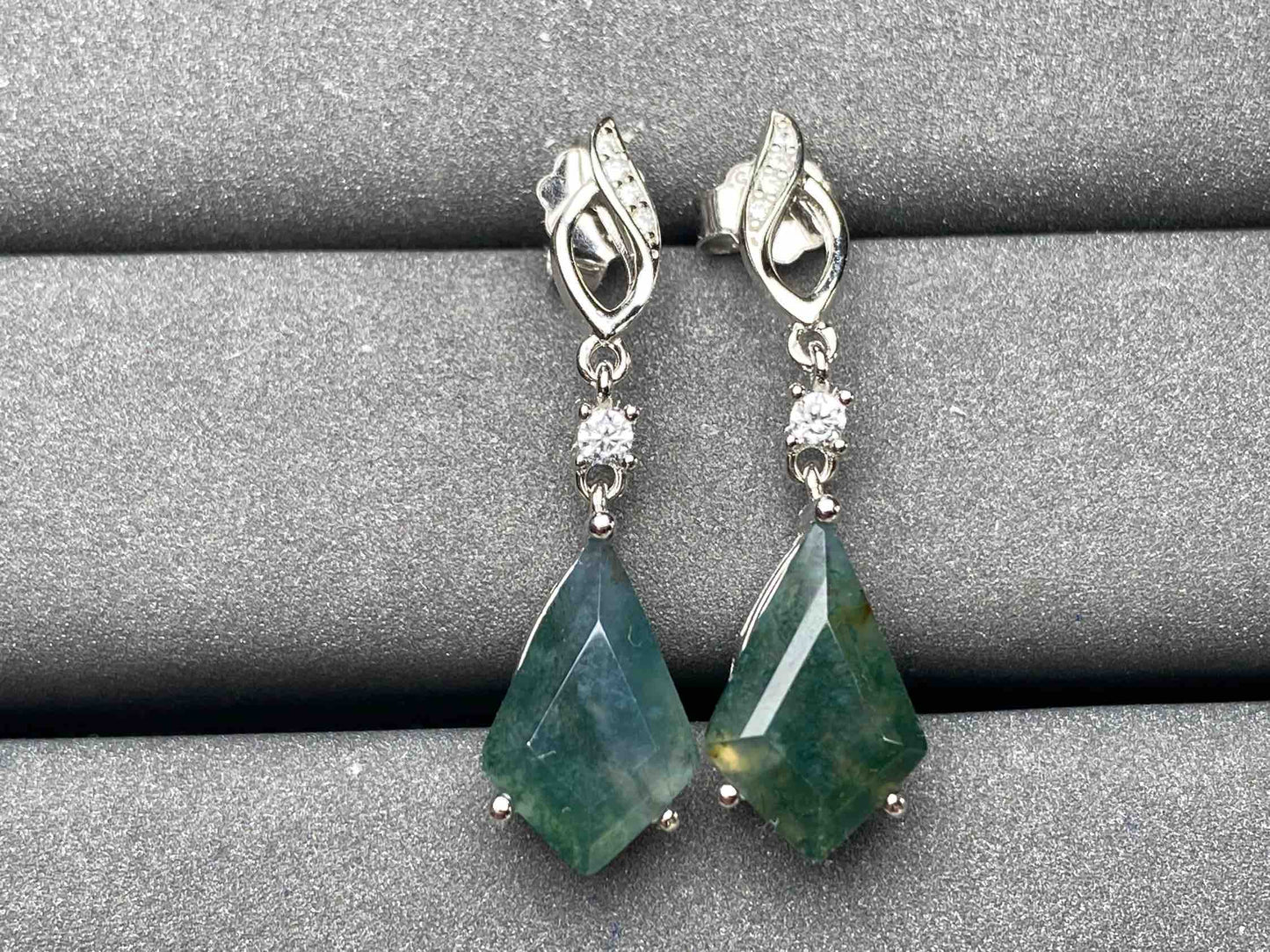 A3742 Moss Agate Earrings