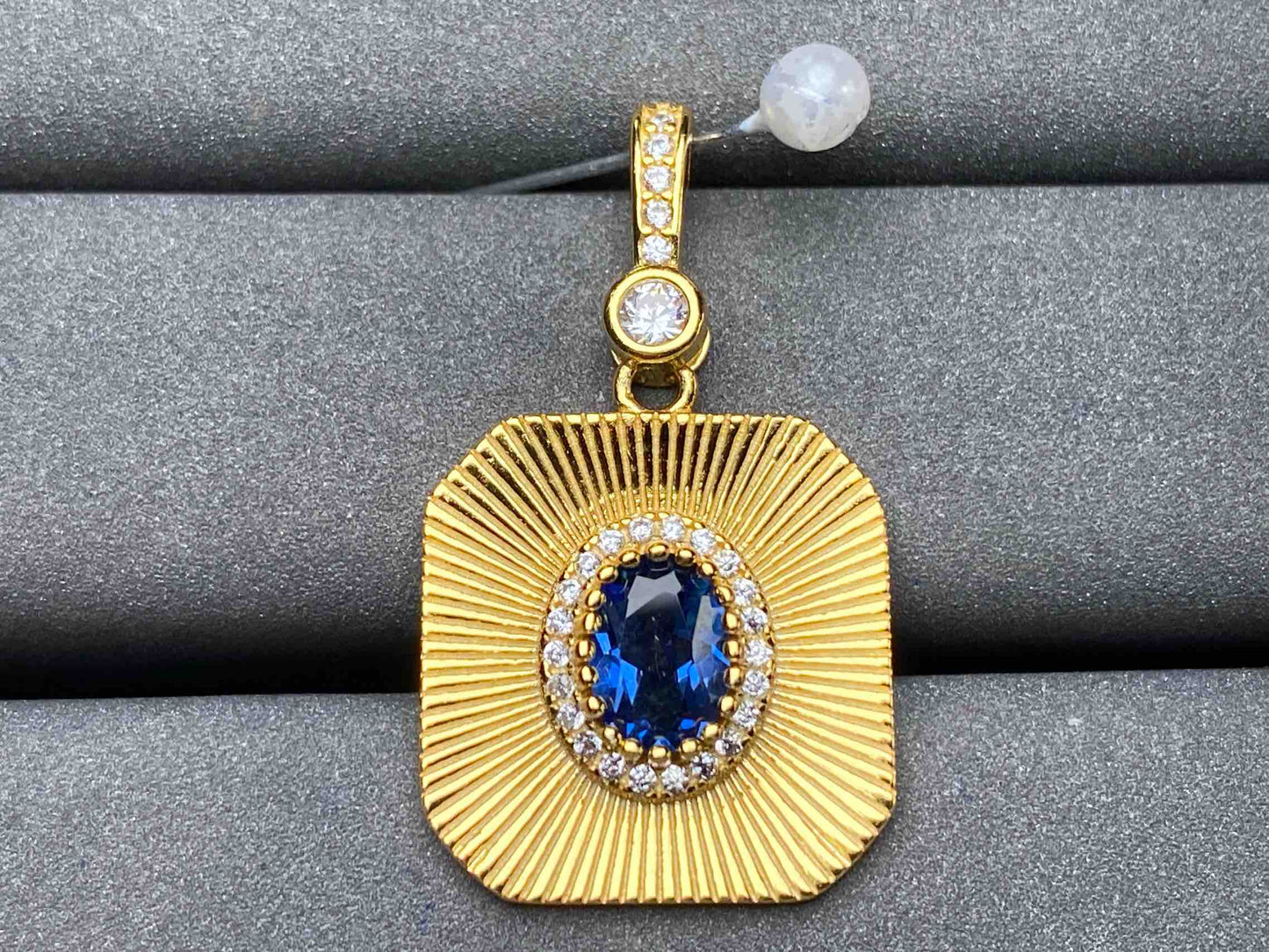 A3801 Topaz Pendant