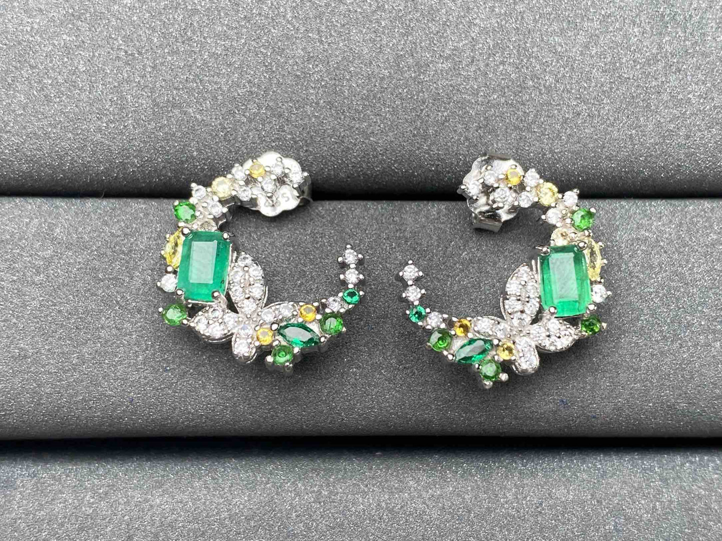 A3943 Emerald Earrings