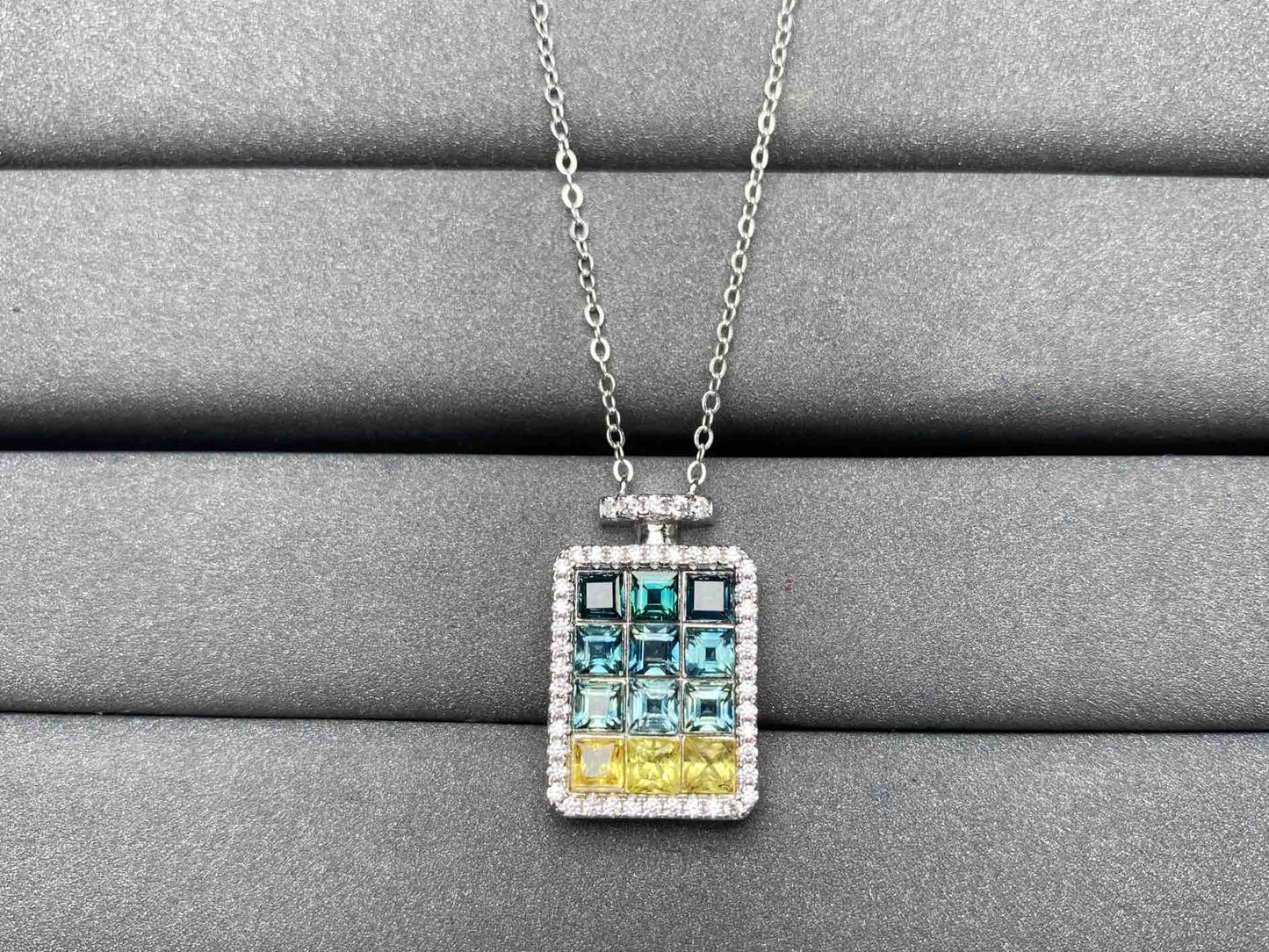 A3953 Teal Sapphire Necklace