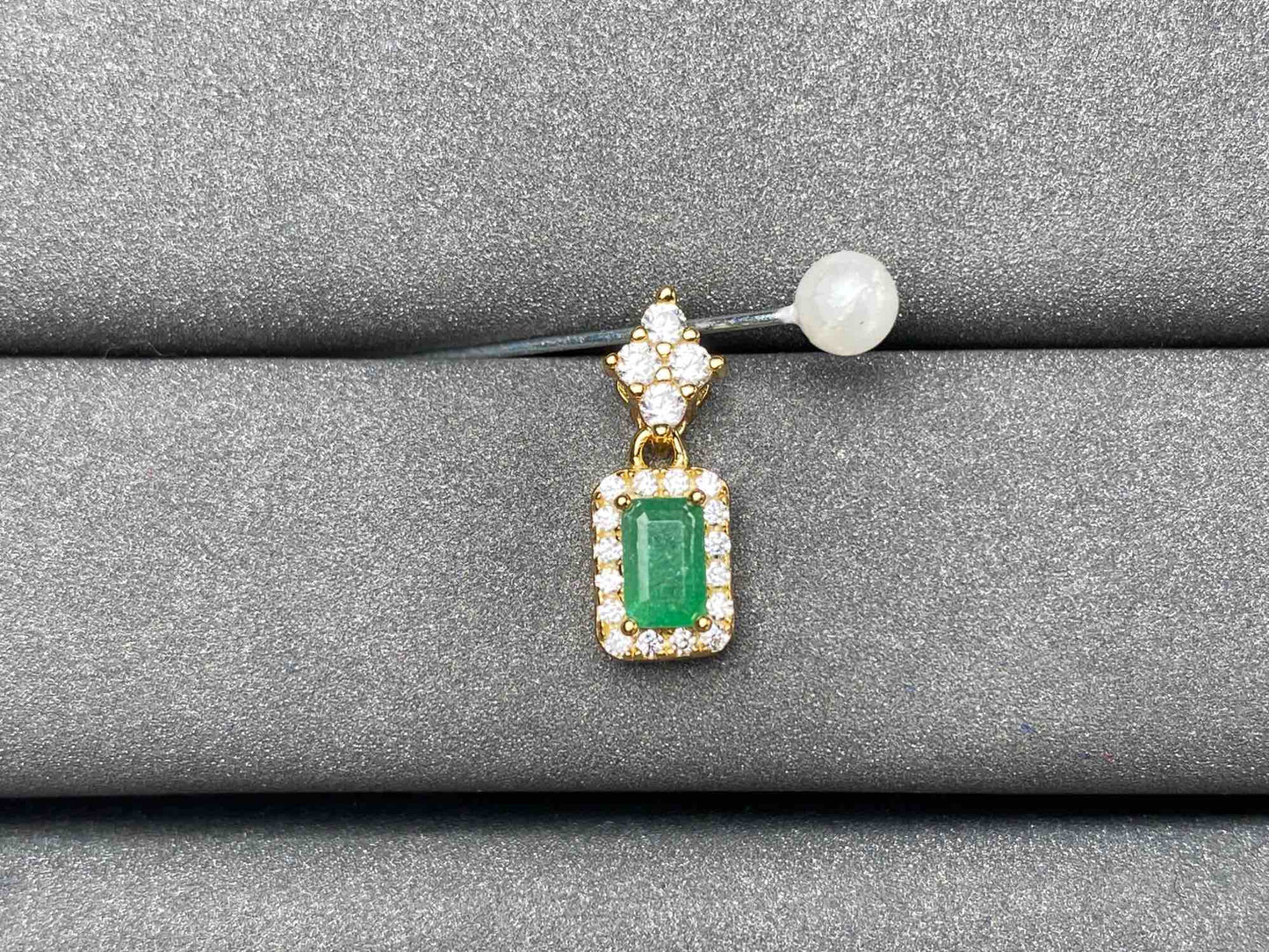 A3968 Emerald Pendant