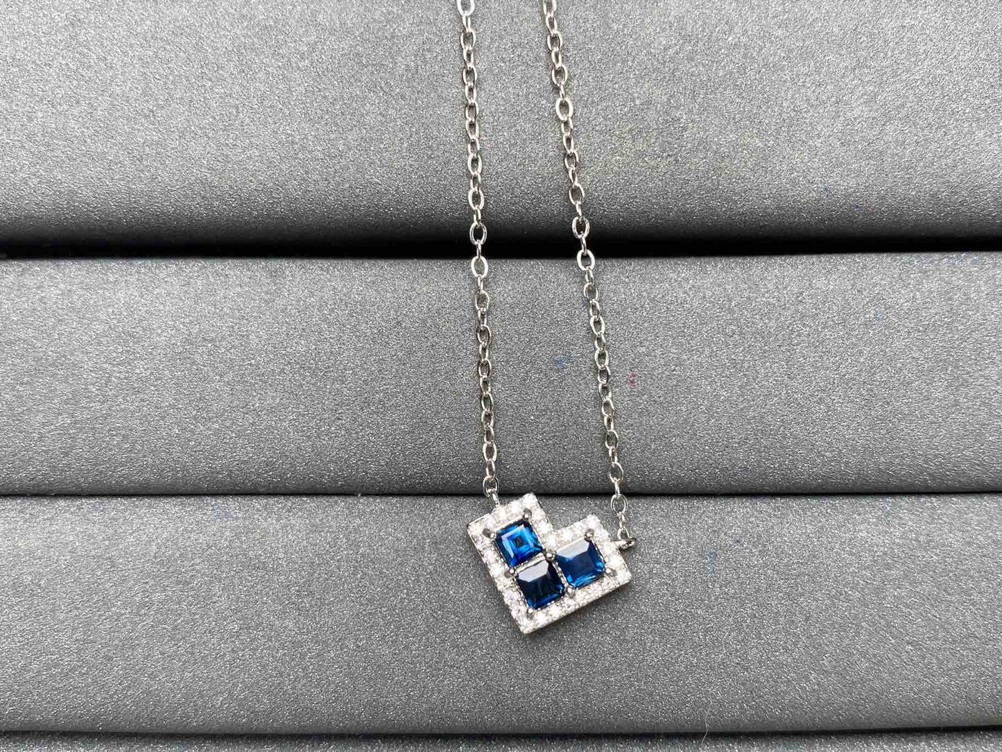 A3969 Sapphire Necklace